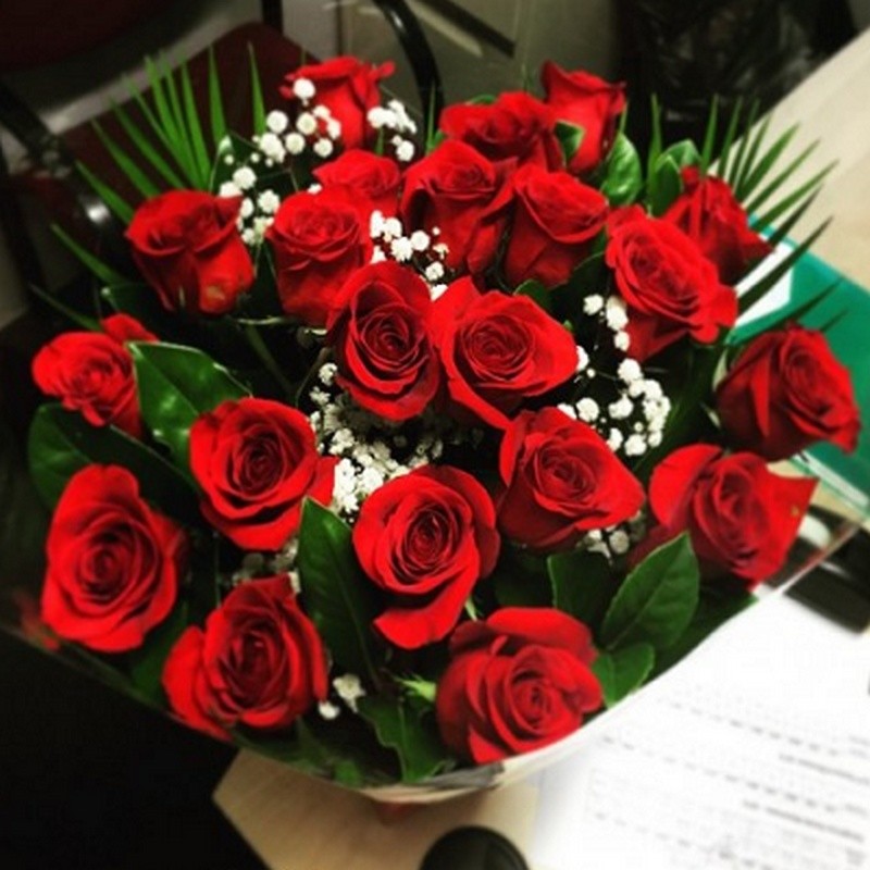 PASSION - FLOWER WITH 20 RED ROSES